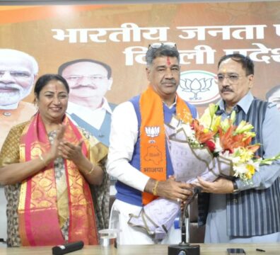 raj kumar bhatia with delhi cm